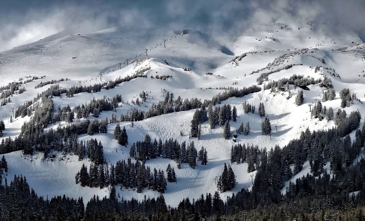 mt hood in the winter, ski lift